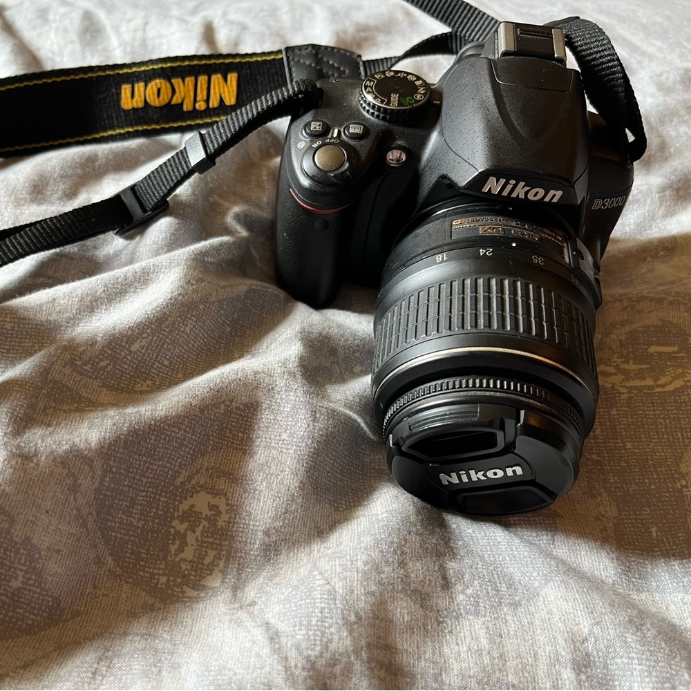 Nikon D3000 Camera